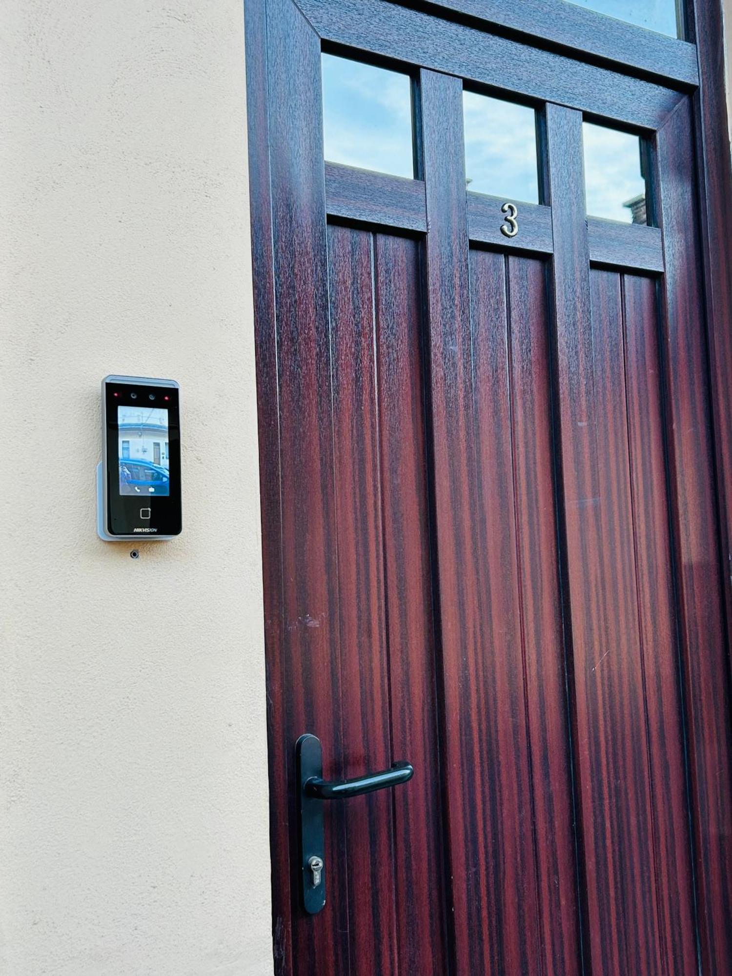 Altidude Ultra Central - Private Parking Cluj-Napoca Esterno foto